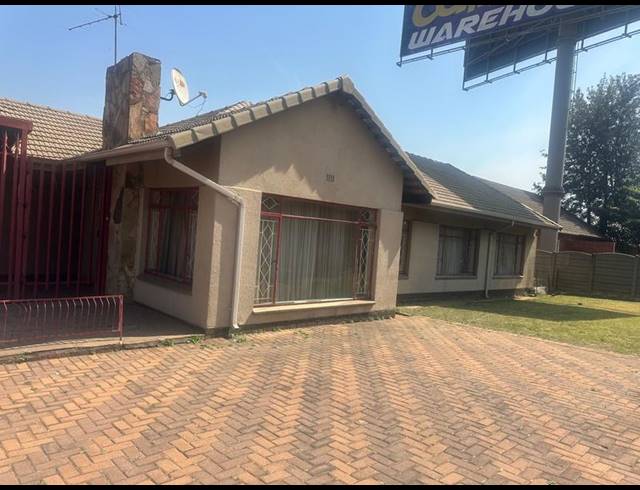 5 BEDROOM HOUSE FOR SALE IN RHODESFIELD